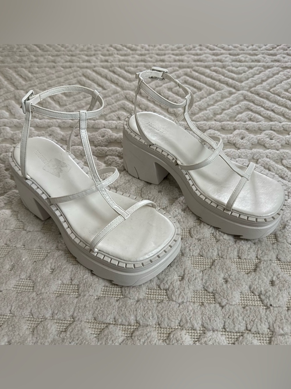 Forever 21 White Chunky Platform Heeled Sandals Y2K Size 9 FairyGrunge Festival